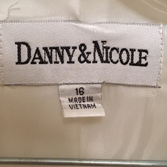 White dress suite - Picture 2 of 8